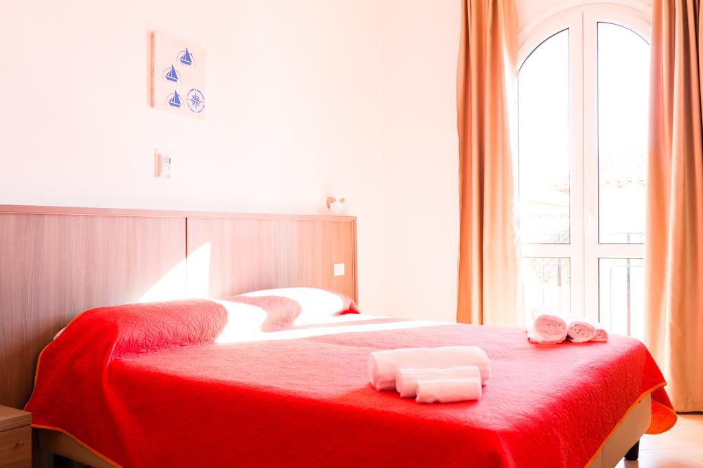Muma Hostel SantʼAntìoco Exteriör bild