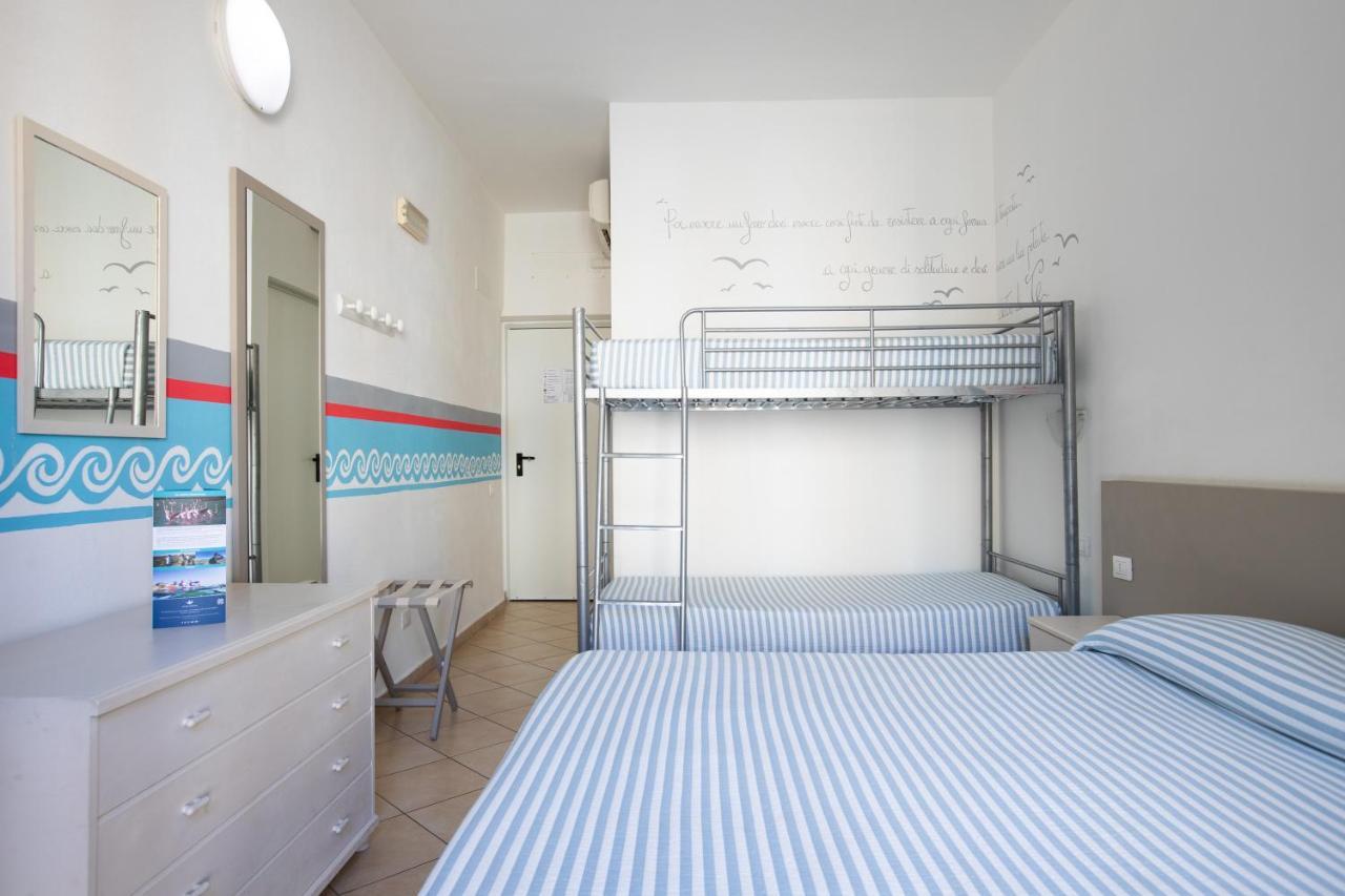 Muma Hostel SantʼAntìoco Exteriör bild