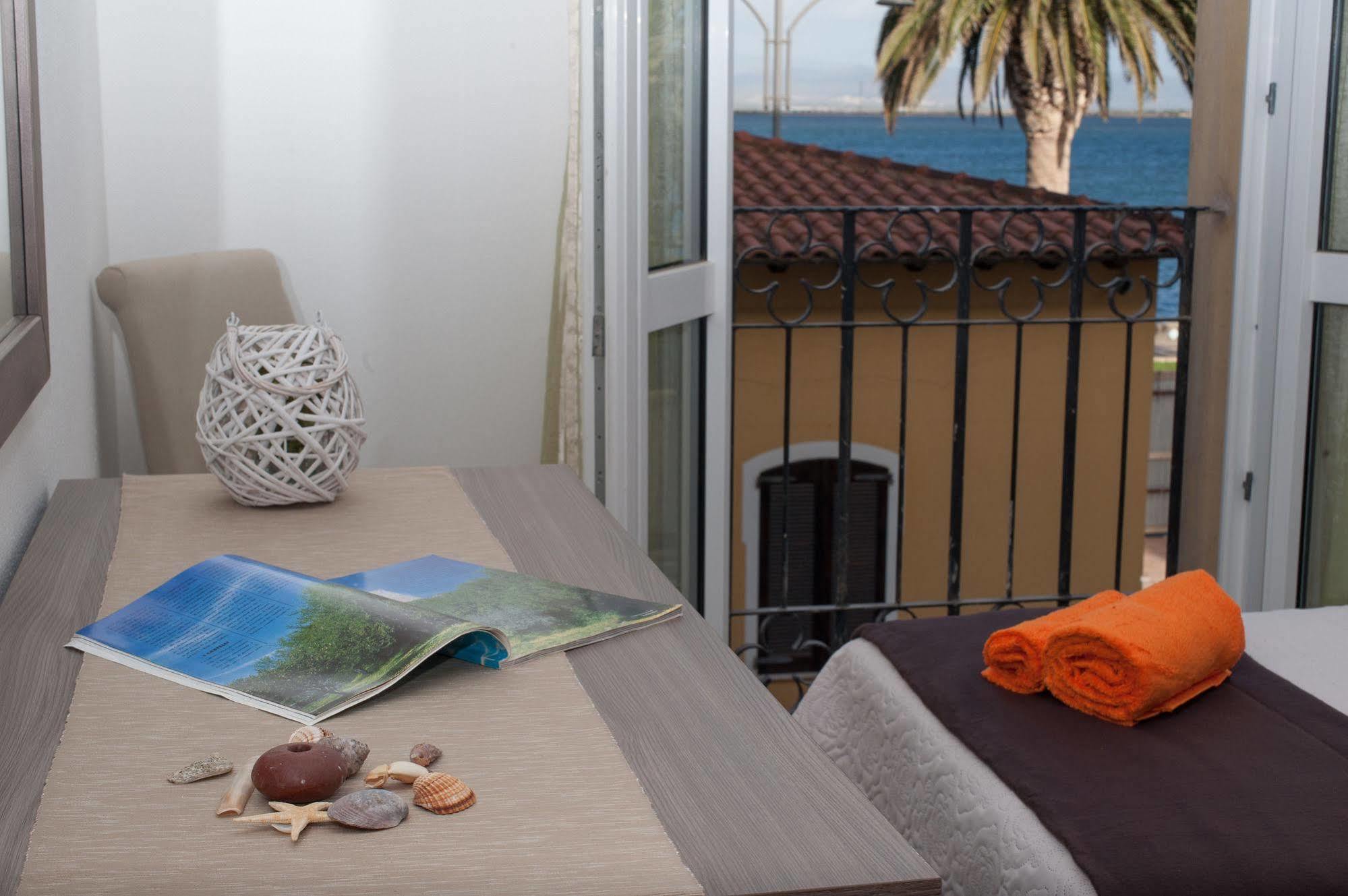 Muma Hostel SantʼAntìoco Exteriör bild