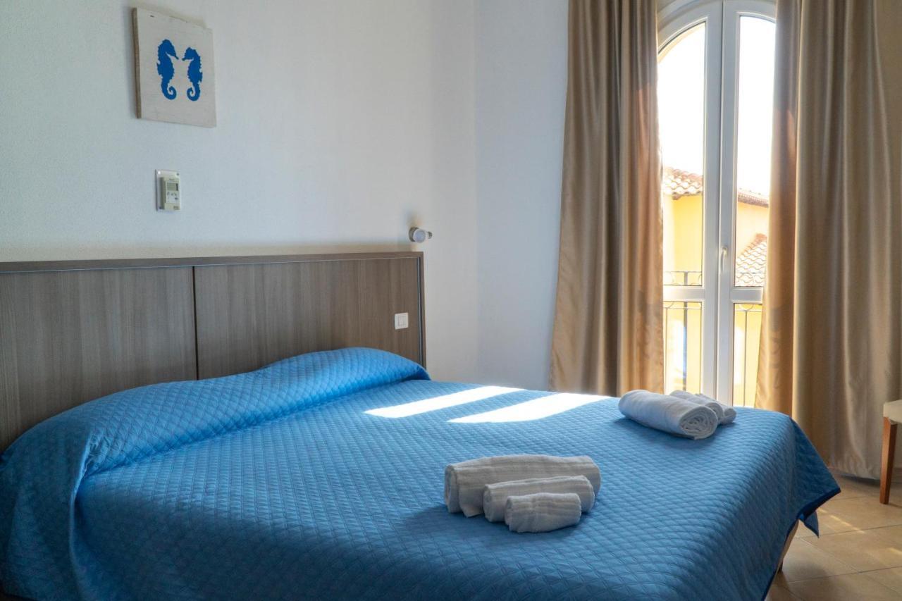Muma Hostel SantʼAntìoco Exteriör bild